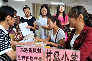 水庆霞走进上海一中学，为同学们带来人生分享课和足球体育课